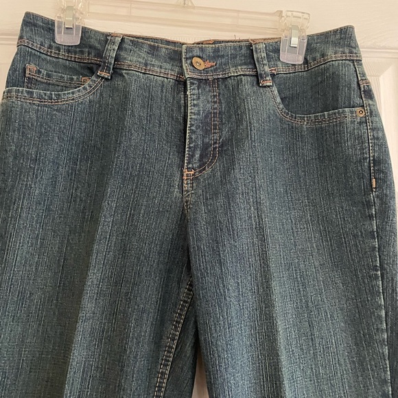 Like new boot cut jeans- size 8 average - Picture 5 of 14